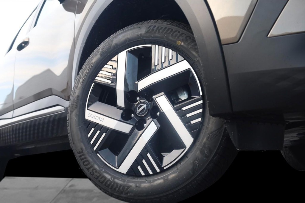 Nissan Kicks Vehicle Image 03