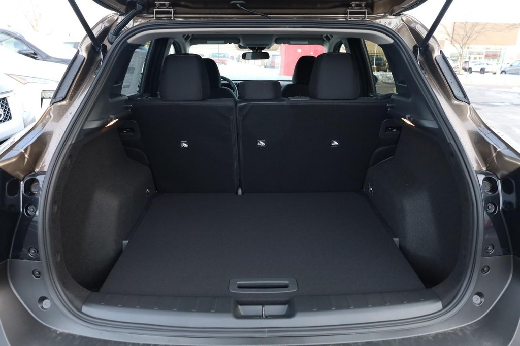 Nissan Kicks Vehicle Image 07