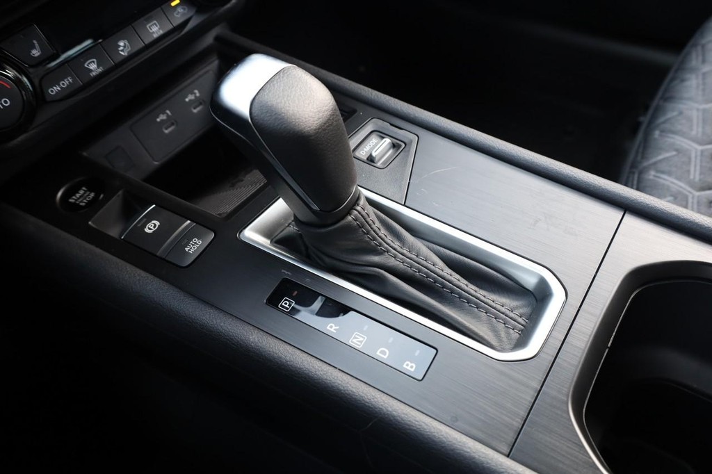 Nissan Kicks Vehicle Image 16