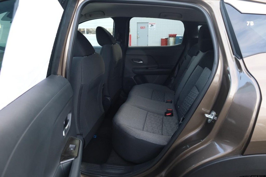 Nissan Kicks Vehicle Image 21