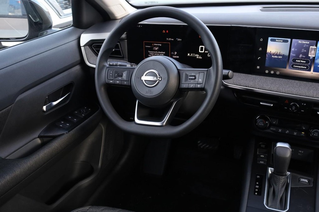 Nissan Kicks Vehicle Image 23