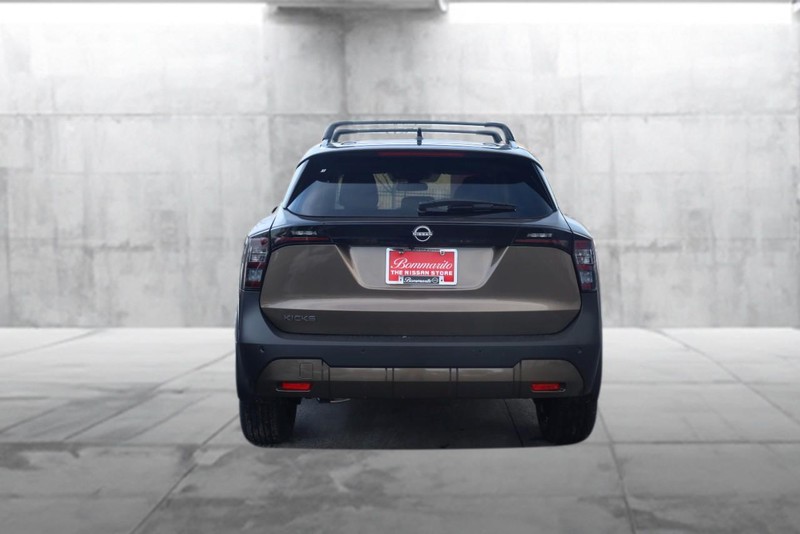 Nissan Kicks Vehicle Image 06