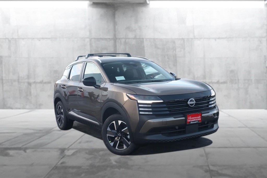 Nissan Kicks Vehicle Image 02