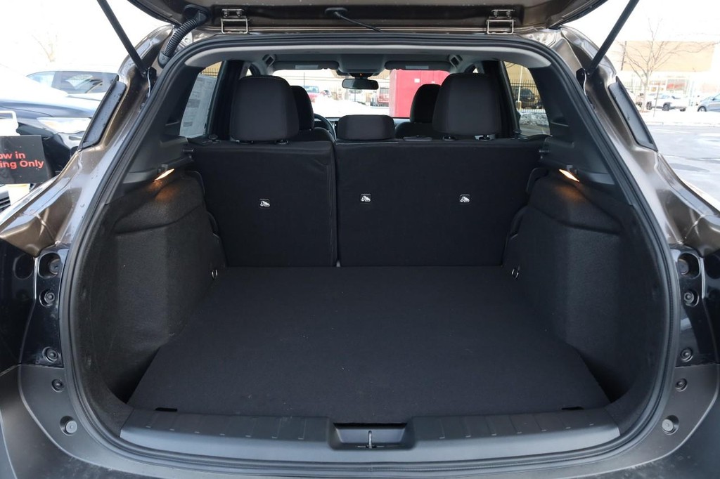 Nissan Kicks Vehicle Image 07