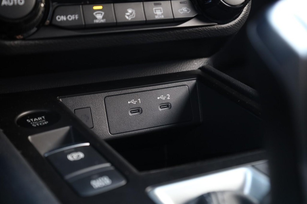 Nissan Kicks Vehicle Image 15