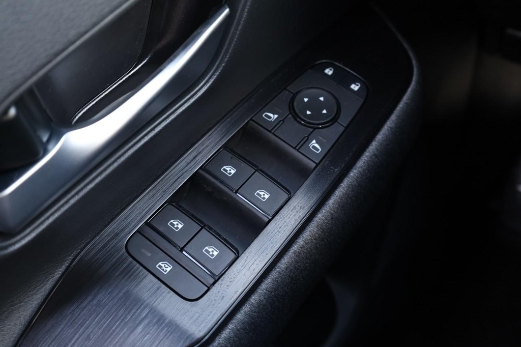 Nissan Kicks Vehicle Image 18