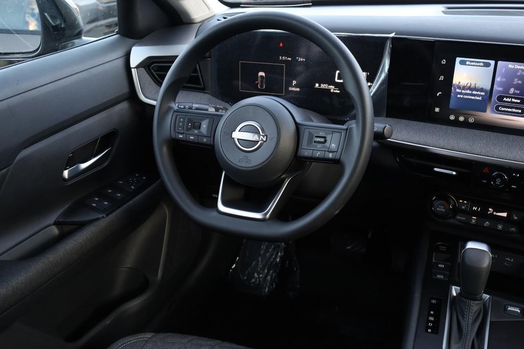 Nissan Kicks Vehicle Image 22