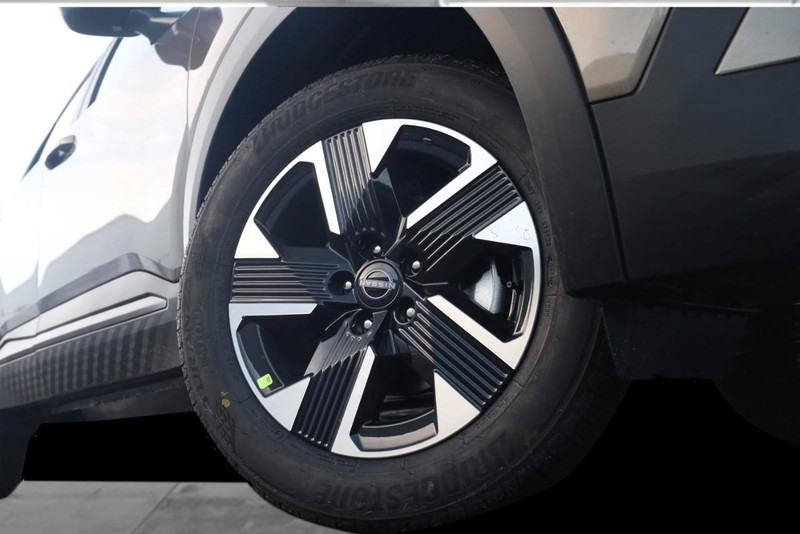 Nissan Kicks Vehicle Full-screen Gallery Image 3