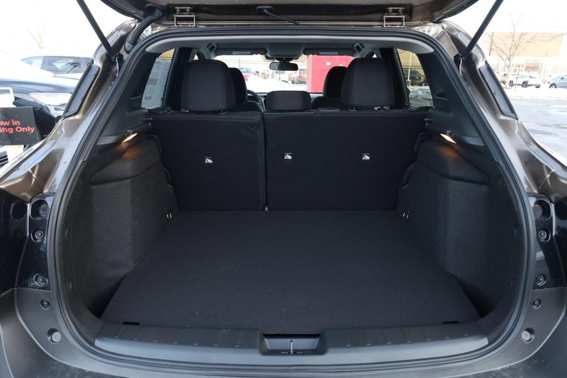 Nissan Kicks Vehicle Full-screen Gallery Image 7