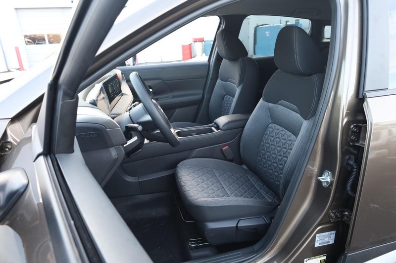 Nissan Kicks Vehicle Full-screen Gallery Image 8