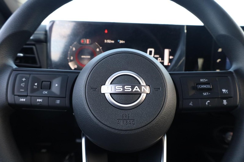 Nissan Kicks Vehicle Full-screen Gallery Image 9