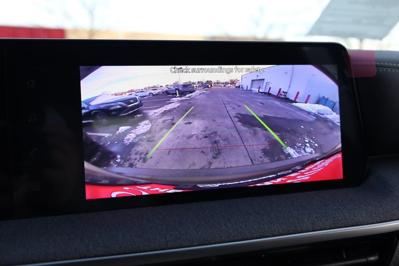 Nissan Kicks Vehicle Full-screen Gallery Image 13