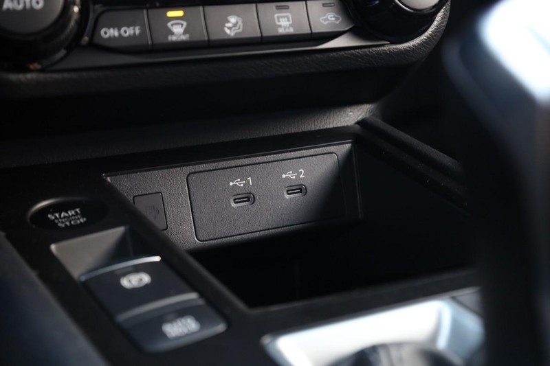 Nissan Kicks Vehicle Full-screen Gallery Image 15