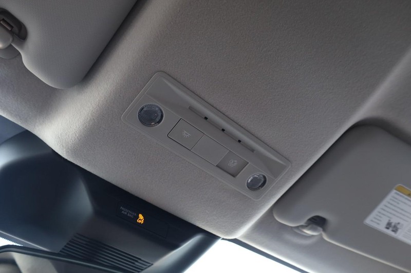 Nissan Kicks Vehicle Full-screen Gallery Image 17