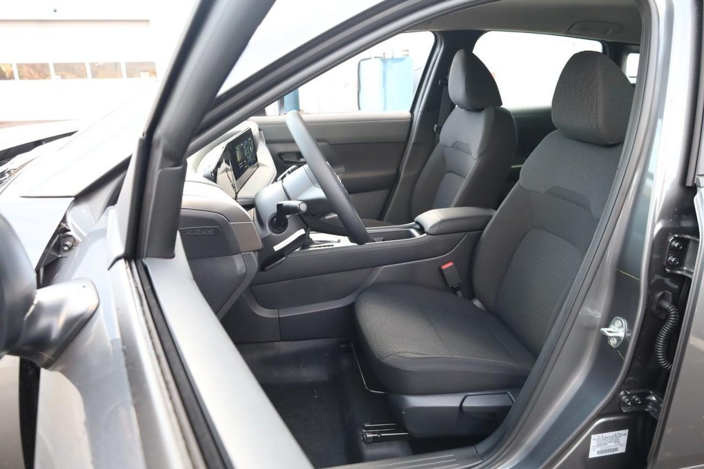 Nissan Kicks Vehicle Image 08