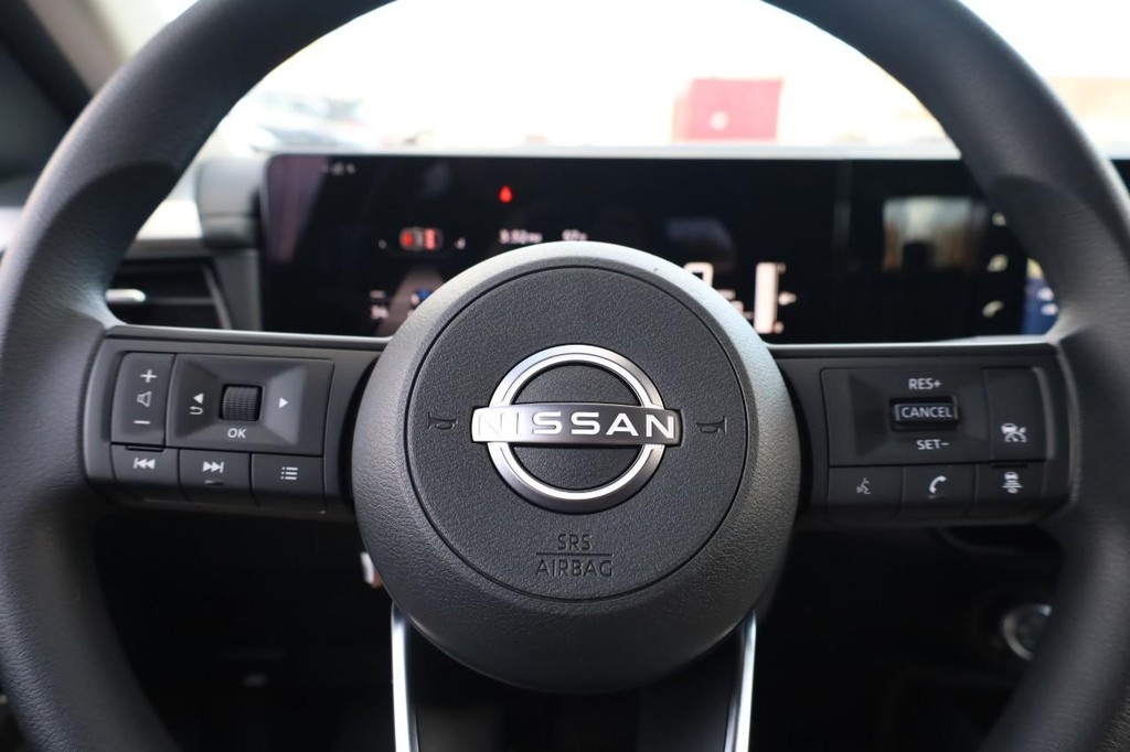 Nissan Kicks Vehicle Image 09