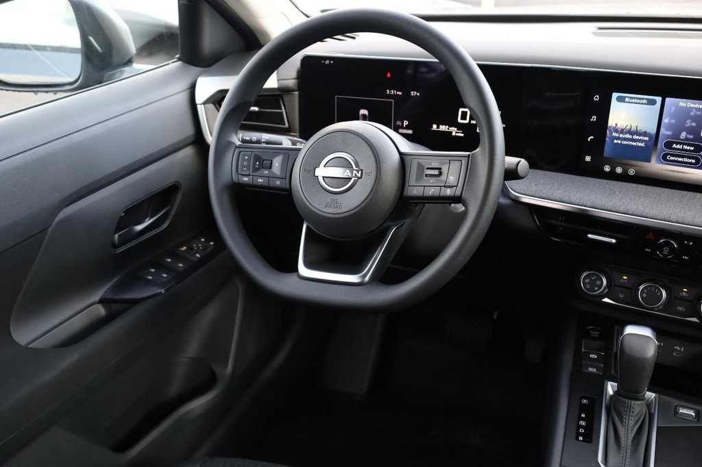 Nissan Kicks Vehicle Image 23