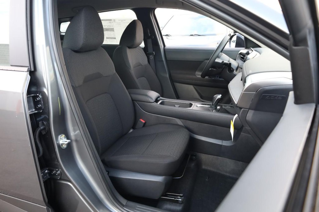 Nissan Kicks Vehicle Image 24