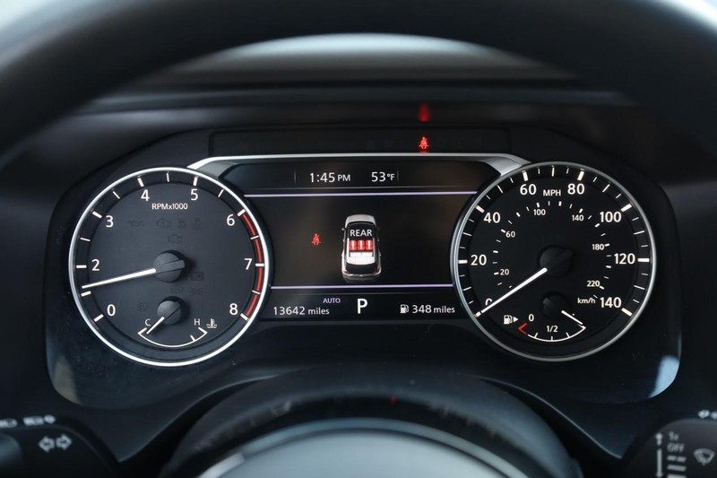 Nissan Rogue Vehicle Full-screen Gallery Image 10