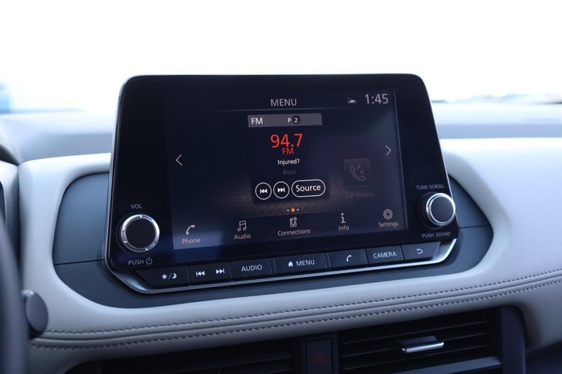 Nissan Rogue Vehicle Full-screen Gallery Image 11