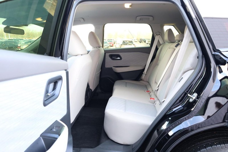 Nissan Rogue Vehicle Full-screen Gallery Image 20