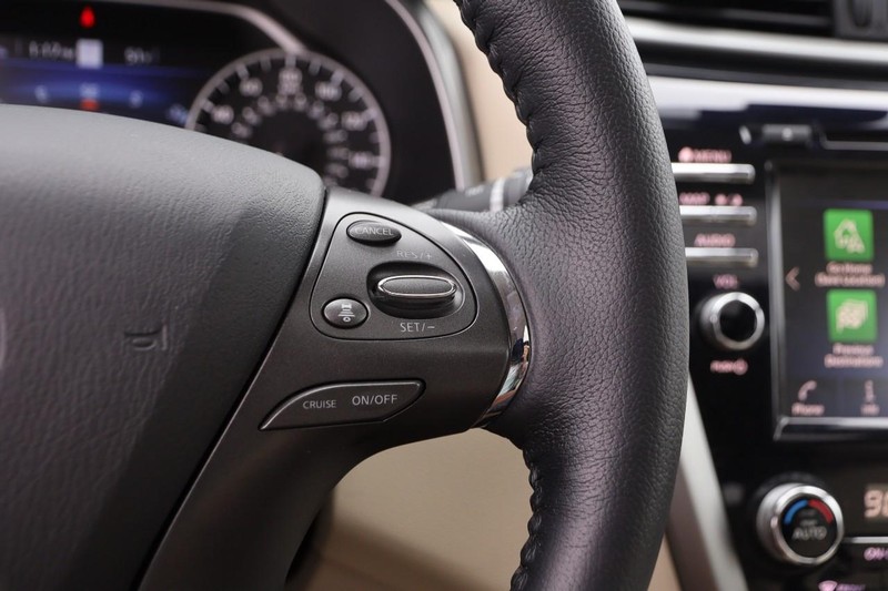 Nissan Murano Vehicle Image 14