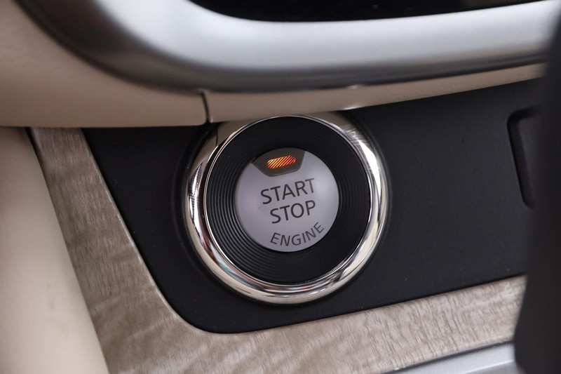 Nissan Murano Vehicle Image 16