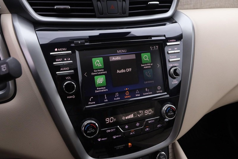 Nissan Murano Vehicle Image 17