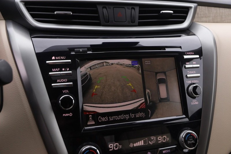 Nissan Murano Vehicle Image 18