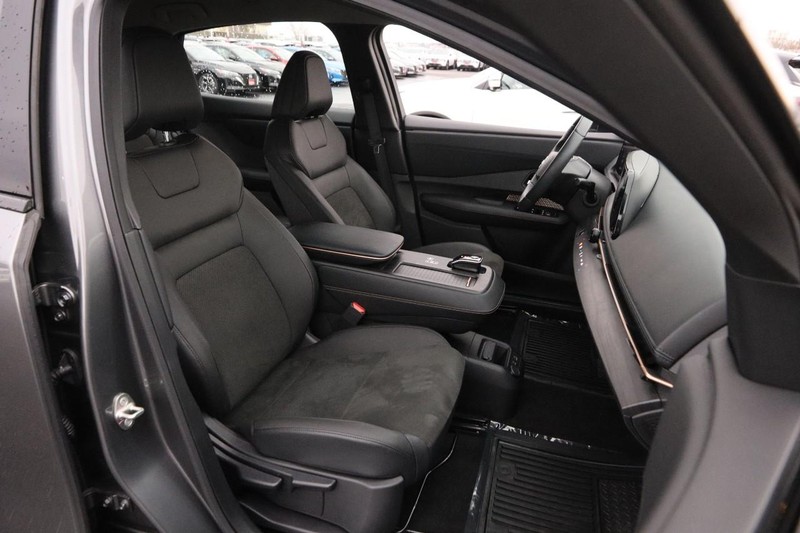 Nissan ARIYA Vehicle Image 25