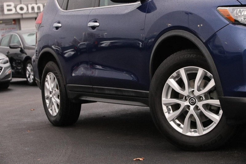 Nissan Rogue Vehicle Image 03