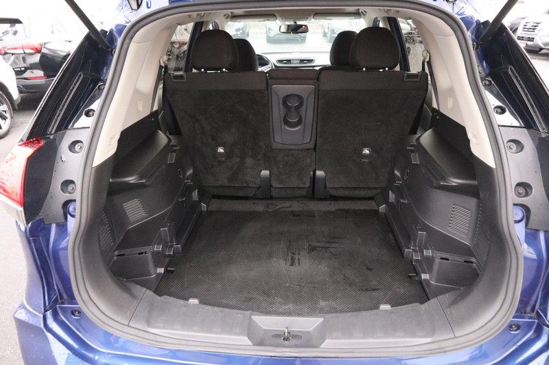 Nissan Rogue Vehicle Image 07