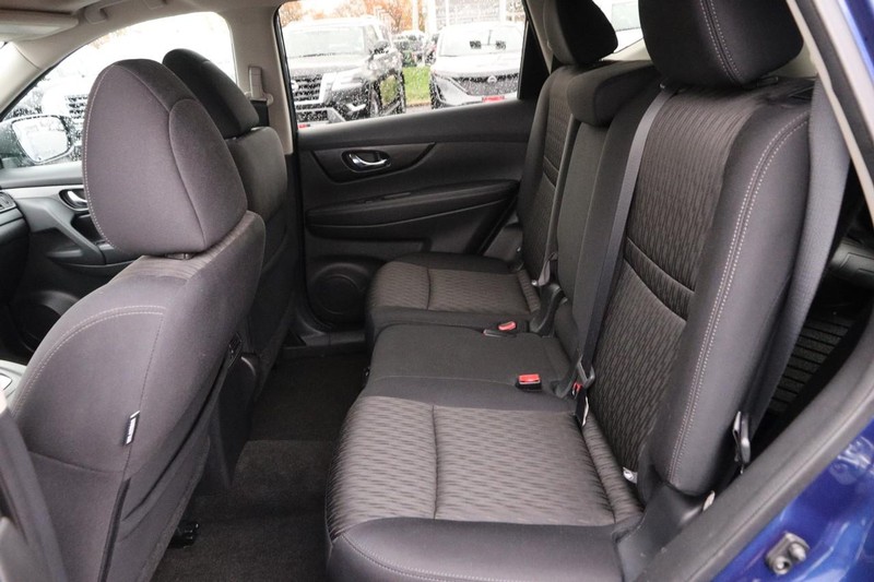 Nissan Rogue Vehicle Image 09