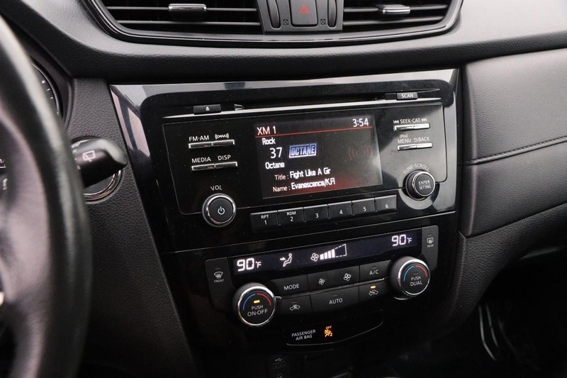 Nissan Rogue Vehicle Image 14