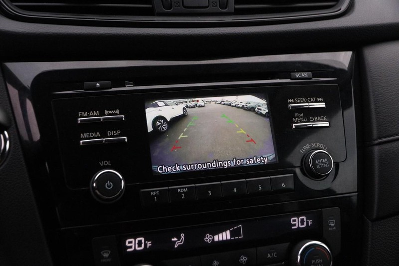 Nissan Rogue Vehicle Image 15