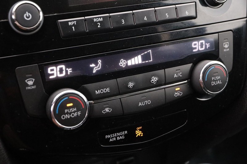 Nissan Rogue Vehicle Image 16