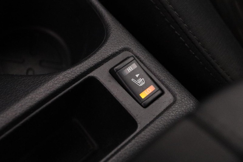 Nissan Rogue Vehicle Image 17