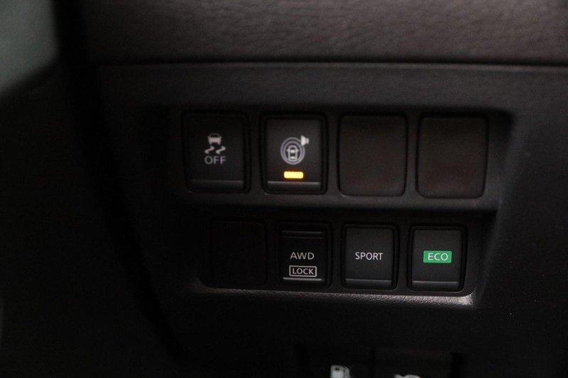 Nissan Rogue Vehicle Image 18