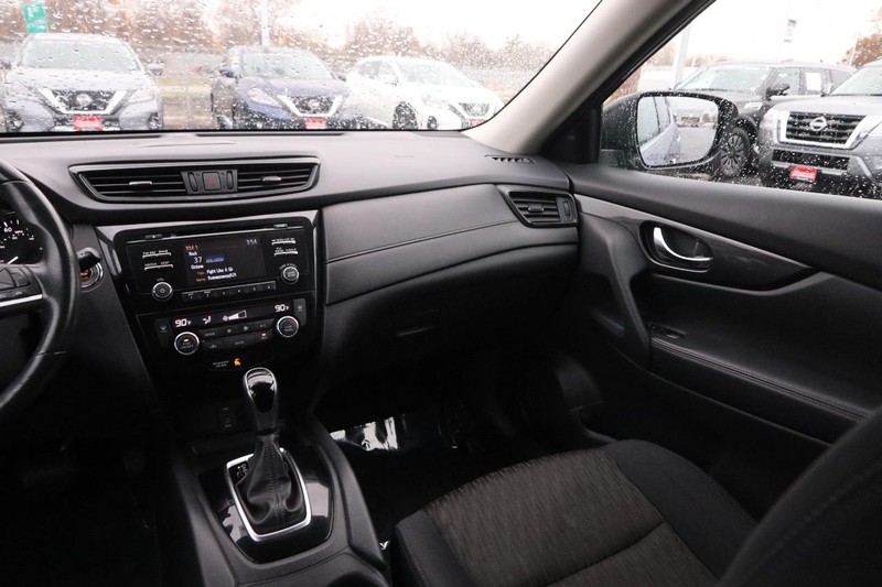 Nissan Rogue Vehicle Image 23