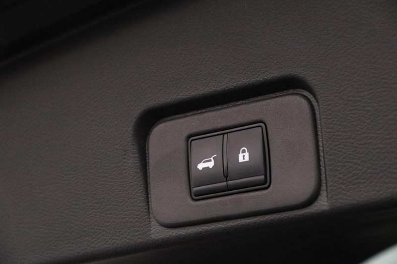 Nissan Rogue Vehicle Image 08