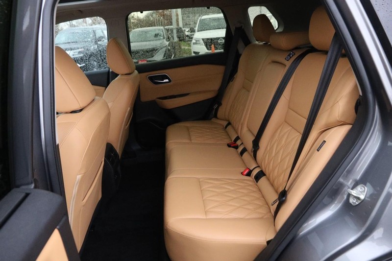 Nissan Rogue Vehicle Image 11