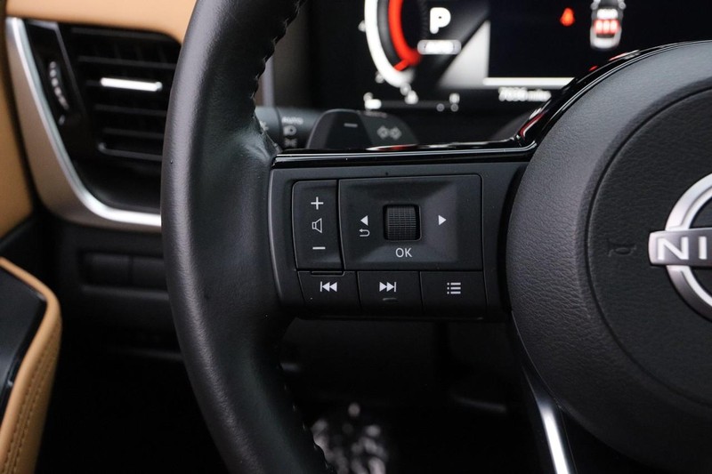 Nissan Rogue Vehicle Image 13