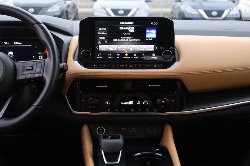 Nissan Rogue Vehicle Image 25