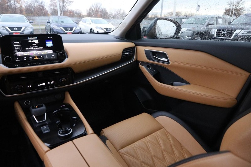 Nissan Rogue Vehicle Image 26