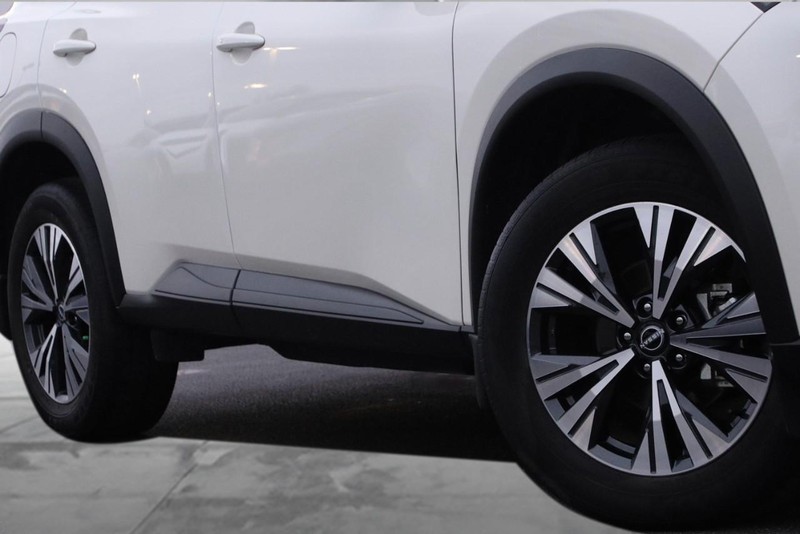 Nissan Rogue Vehicle Image 03