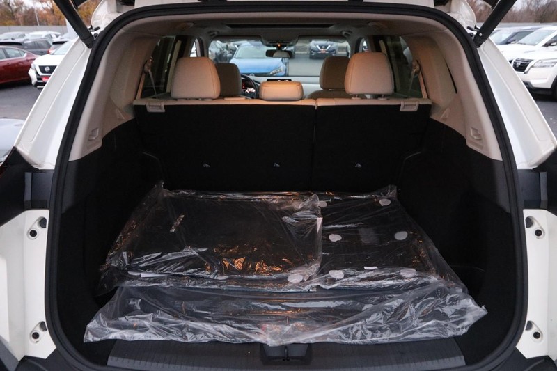 Nissan Rogue Vehicle Image 07