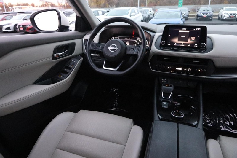 Nissan Rogue Vehicle Image 21