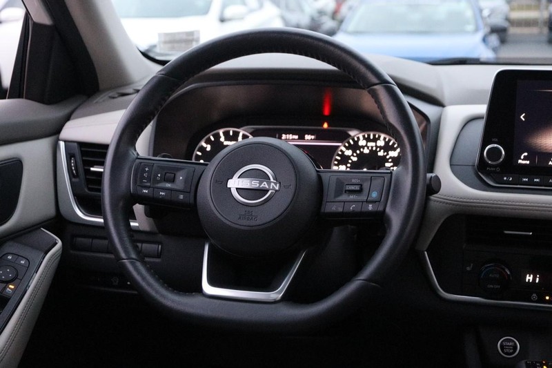 Nissan Rogue Vehicle Image 22