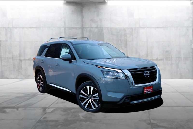 Nissan Pathfinder Vehicle Image 02