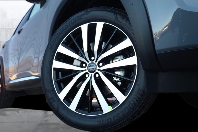 Nissan Pathfinder Vehicle Image 03